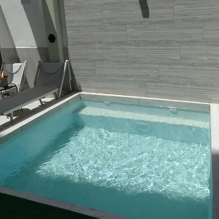 Guest house Sisina Luxury Jacuzzi & Piscina